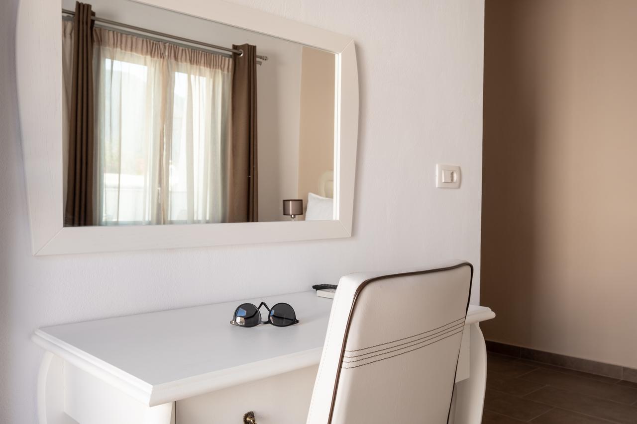 Tristhenia Apart otel Perissa  Dış mekan fotoğraf